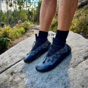 Výborná přilnavost podešve bot VIVOBAREFOOT Primus Trail Flow Mid.