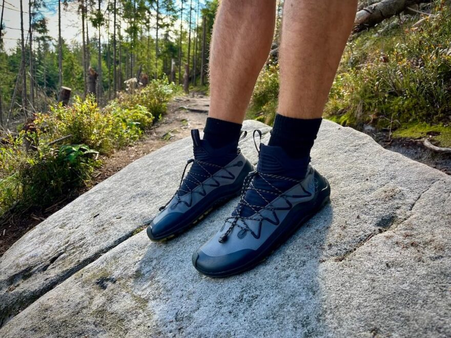 Výborná přilnavost podešve bot VIVOBAREFOOT Primus Trail Flow Mid.