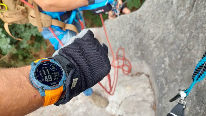 Brutálně odolné hodinky GARMIN INSTINCT 3 SOLAR byly testovány i na via ferratách