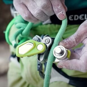 Detail vložení lana do EDELRID OHMEGA