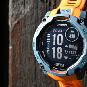 Dobrá čitelnost displeje a hezký design - GARMIN INSTINCT 3 SOLAR