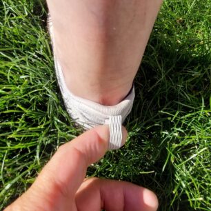 Na botě MERRELL WRAPT je i poutko, které může pomoci při obouvání nebo při sušení