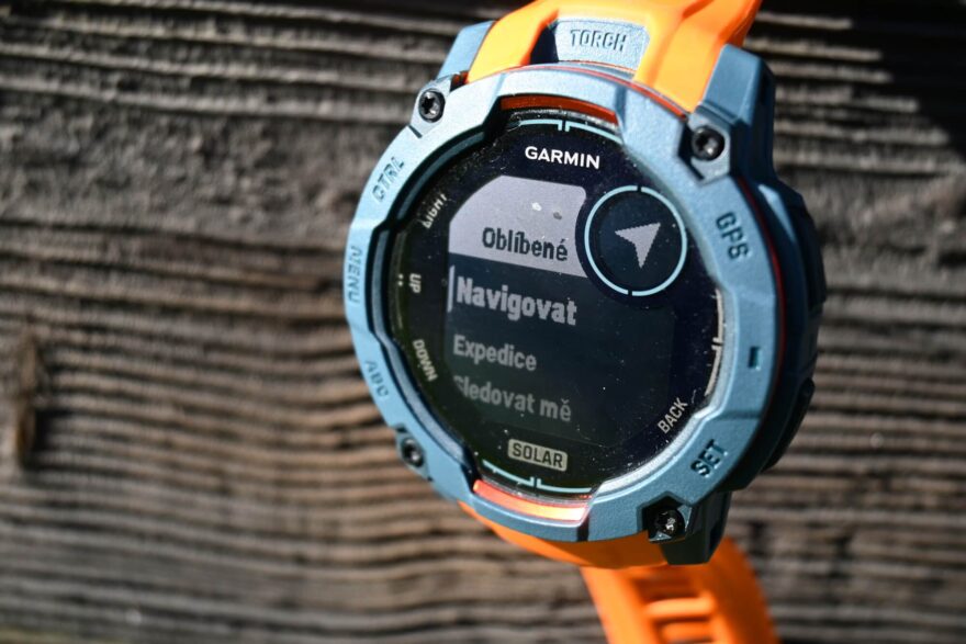 Opět nechybí funkce jako jsou Navigovat, Expedice či Sledovat mě - GARMIN INSTINCT 3 SOLAR