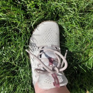 Perforovaný svršek na botě MERRELL WRAPT pomáhá ještě lepší ventilaci