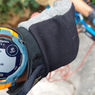 Poněkud zavádějící symbol pro lezení, ale na ferratu obsahuje sledování dostatečných hodnot