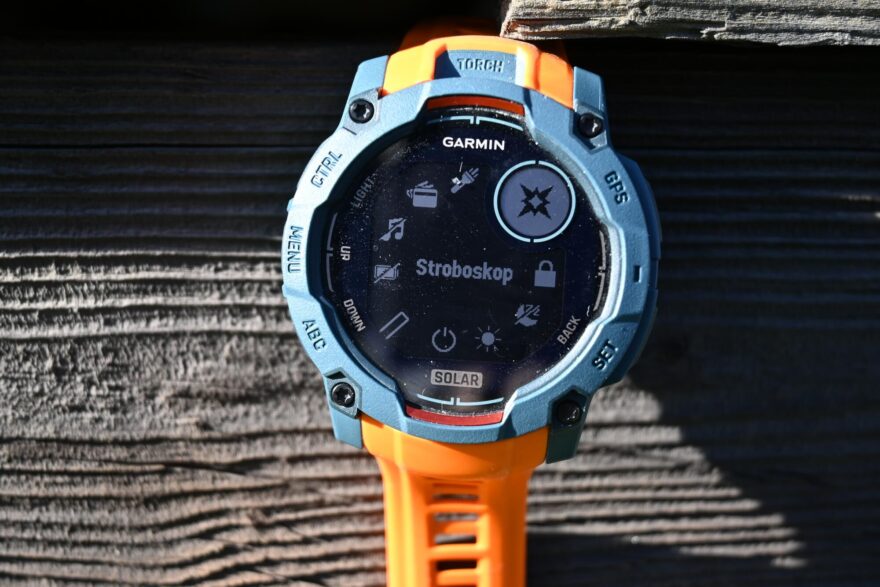 Různé druhy blikání svítilny - GARMIN INSTINCT 3 SOLAR