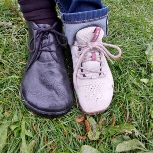 Srovnání s opravdu širokou botou a přesto mi model MERRELL WRAPT poskytoval dostatek místa pro prsty