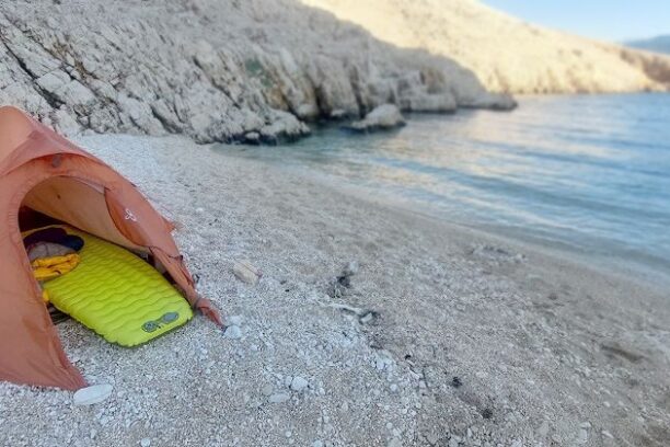 RECENZE: FLEXTAIL TINY SLEEPING PAD R09 AVS – ULTRA LIGHT KARIMATKA S BATERIOVOU PUMPOU