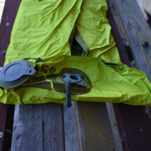 Balení směrem od ventilů k hlavě ke rozhodně lepší - FLEXTAIL TINY SLEEPING PAD R09 AVS