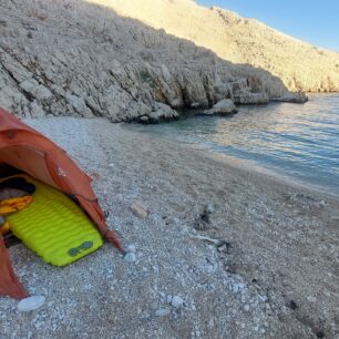 Díky integrované pumpě můžete do 1 minuty pohodlně ležet - FLEXTAIL TINY SLEEPING PAD R09 AVS