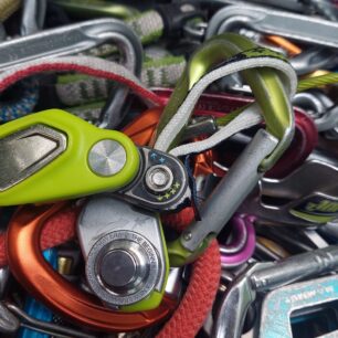 EDELRID OHMEGA s otevřenou bočnicí pro vložení lana