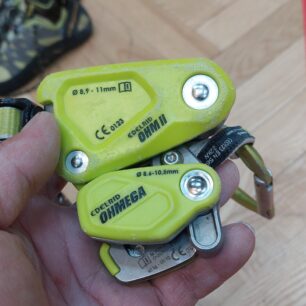 EDELRID OHMEGA výrazně menší a hlavně lehčí