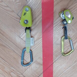 Porovnání velikosti EDELRID OHMEGA a EDELRID OHM II