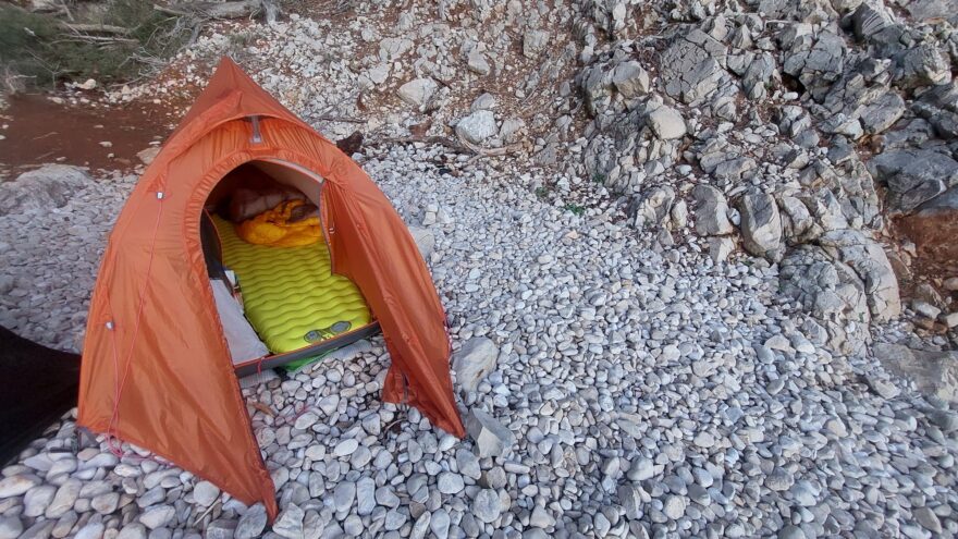 Vyrovnat tento terén bylo pro karimatku FLEXTAIL TINY SLEEPING PAD R09 AVS hračka