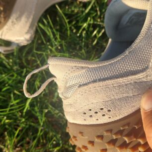 Detail patní částí boty MERRELL WRAPT