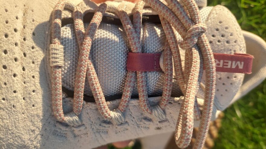 Detail šněrování a fixace jazyka - MERRELL WRAPT