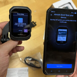 Dokončení synchronizace a oznámení, že občas se objeví softwarový update Garmin EDGE MTB