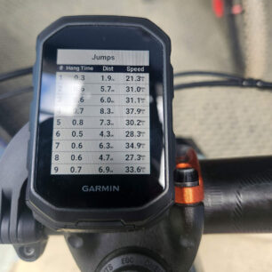 Porovnání jednotlivých skoků zaznamenaných v Garmin EDGE MTB – čas ve vzduchu, délka a rychlost