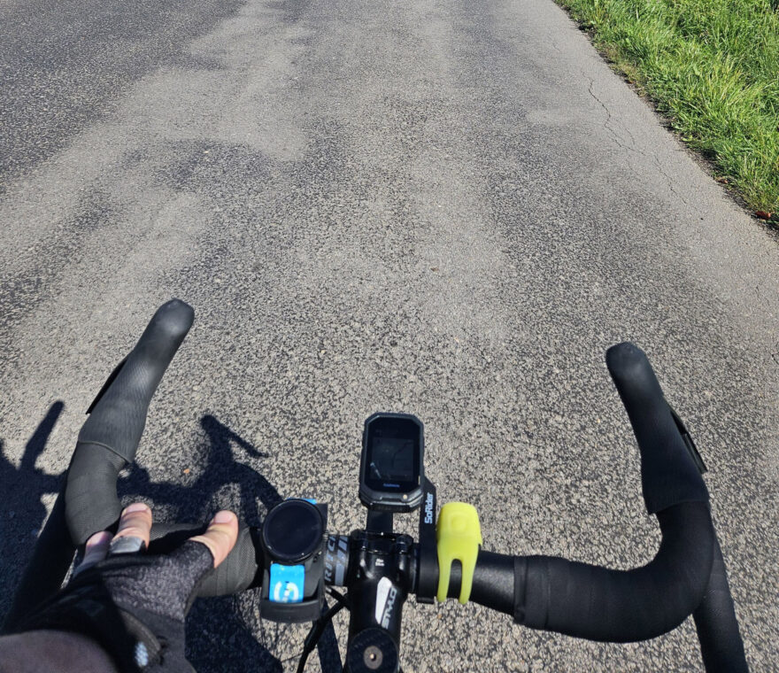 Ukázka mapovaní na gravelu mezi hodinkami Suunto a Garmin EDGE MTB