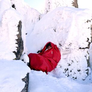 Warmpeace Survival bag se přizpůsobí každému prostoru, kde se rozhodnete přečkat nepříznivé počasí