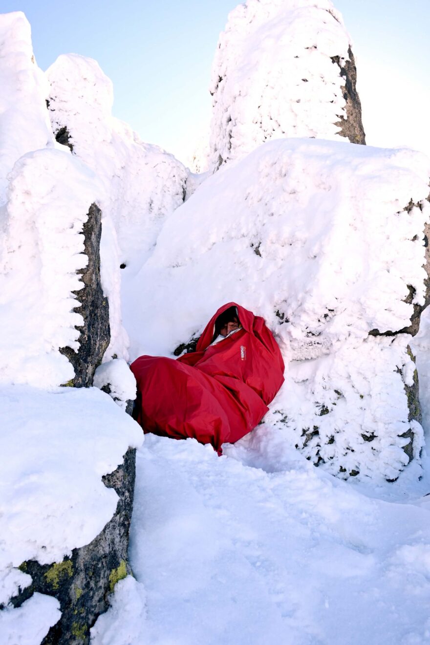 Warmpeace Survival bag se přizpůsobí každému prostoru, kde se rozhodnete přečkat nepříznivé počasí