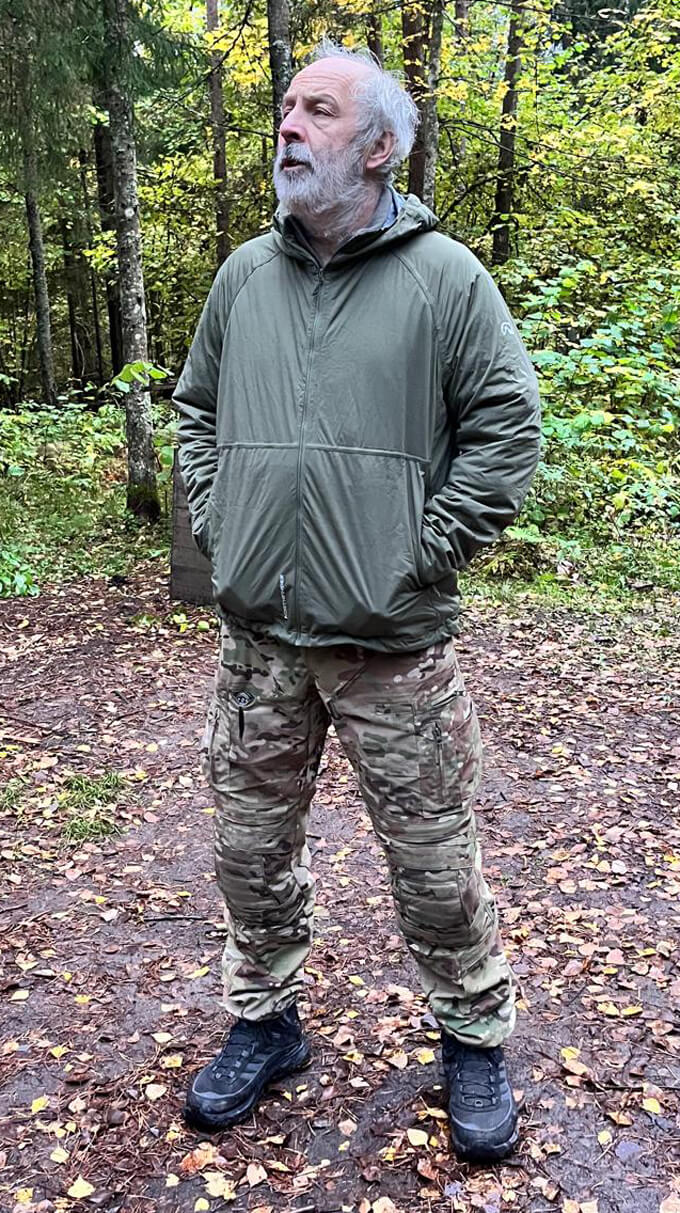 Bunda NORTHFINDER NORTHKITPRO 1 je dostatečně dlouhá i v případě předklonu