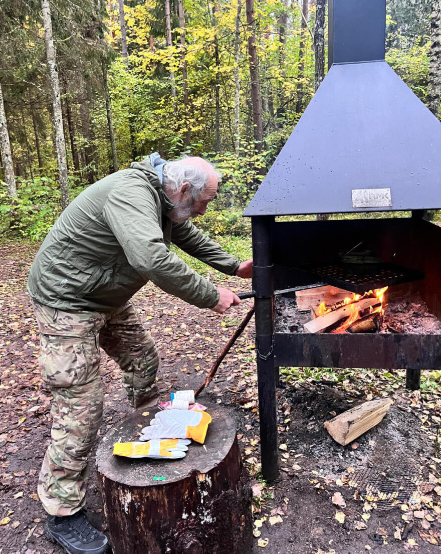 Délka bundy NORTHFINDER NORTHKITPRO 1 je dostatečná, dobře chrání záda i při předklonu