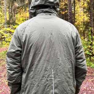 Díky stahování kapuce vzadu takto dobře drží tam, kde má - NORTHFINDER NORTHKITPRO 1