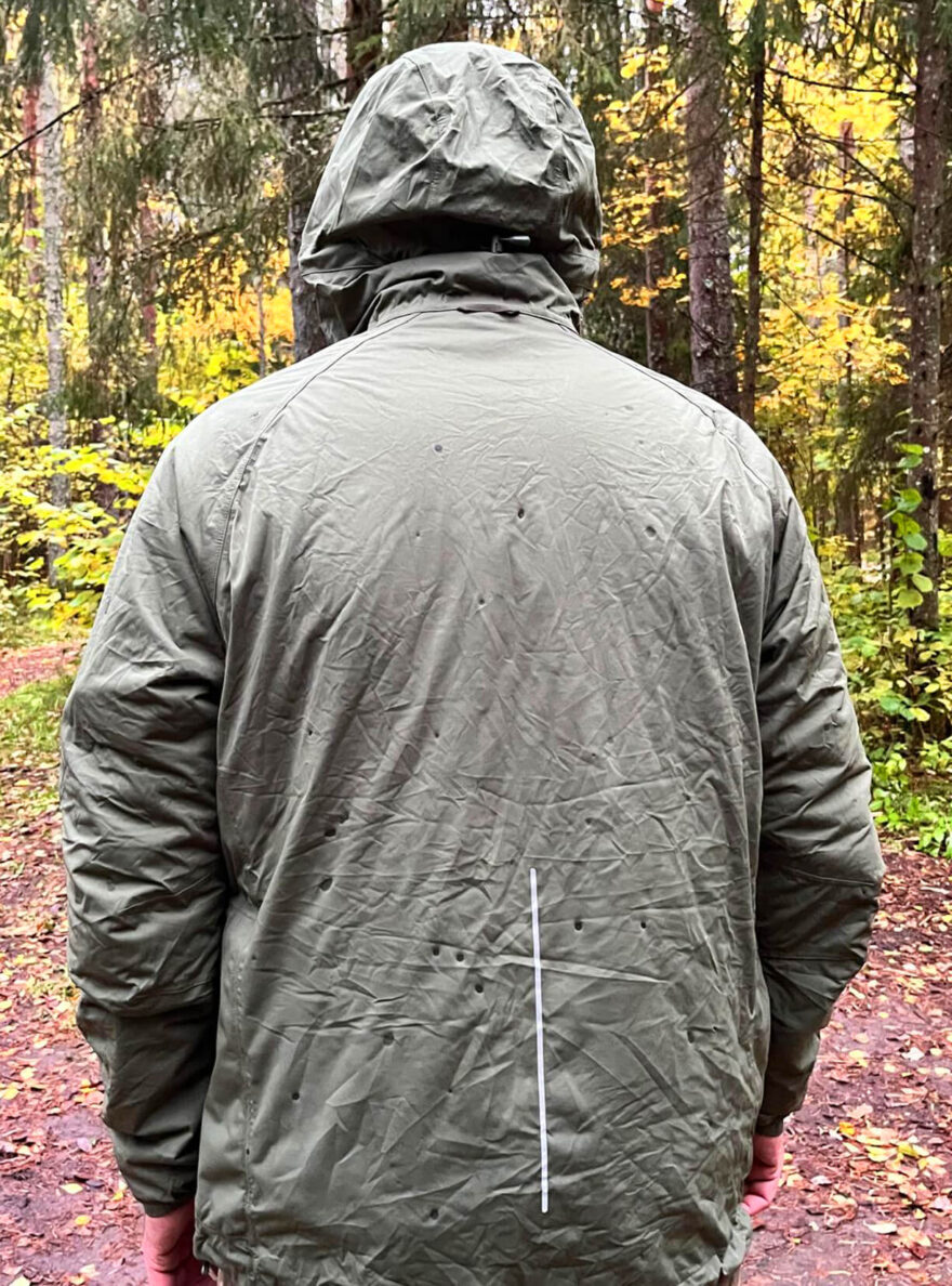 Díky stahování kapuce vzadu takto dobře drží tam, kde má - NORTHFINDER NORTHKITPRO 1