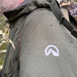 Loga firmy jsou vytvořena jako ochranné prvky (pro lepší viditelnost)