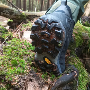 Poctivá podrážka Vibram přijde v těžkém a kluzkém materiálu vhod - MOAB SPEED 2 THERMO MID WATERPROOF