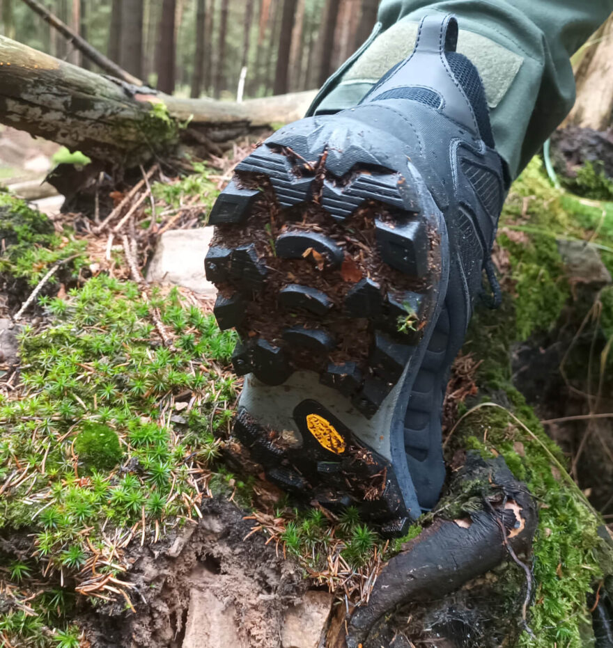 Poctivá podrážka Vibram přijde v těžkém a kluzkém materiálu vhod - MOAB SPEED 2 THERMO MID WATERPROOF