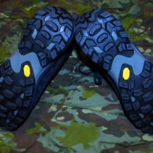 Podešev Vibram je velmi účinná i na mokrých a zasněžených kamenech nebo dlažbě - MOAB SPEED 2 THERMO MID WATERPROOF