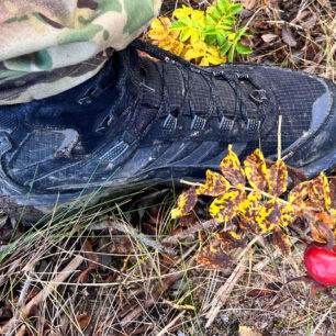 Při turistice v lesích nemá poutník téměř pocit, že má něco na nohách - MOAB SPEED 2 THERMO MID WATERPROOF