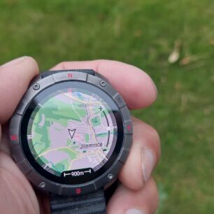 Jasně čitelný AMOLED displej - POLAR GRIT X2 PRO