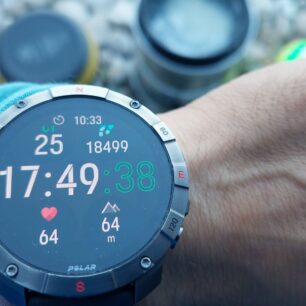 Jasný a čitelný AMOLED displej - POLAR GRIT X2 PRO