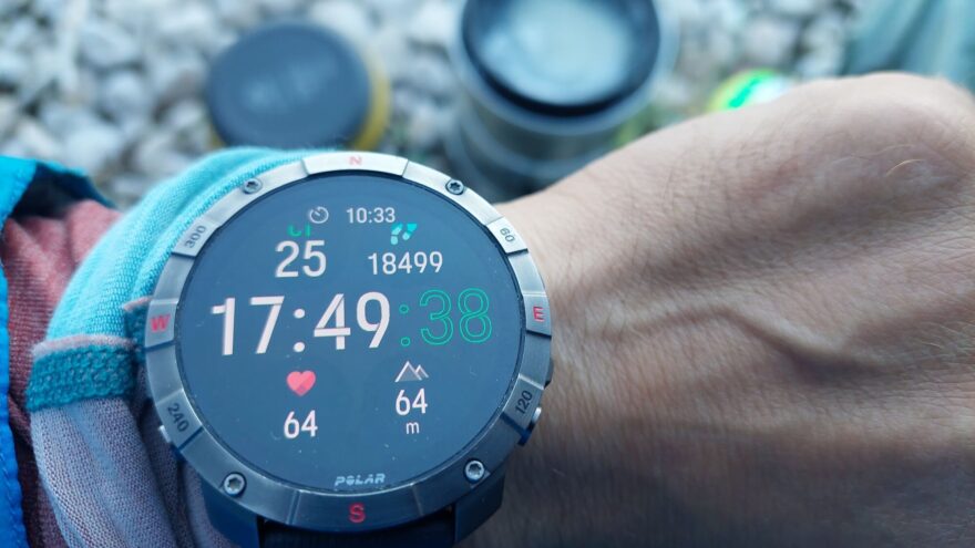 Jasný a čitelný AMOLED displej - POLAR GRIT X2 PRO