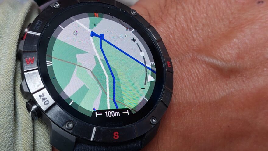 Odchylka mezi záznamem trasy a opravdovým pohybem po cestě - POLAR GRIT X2 PRO