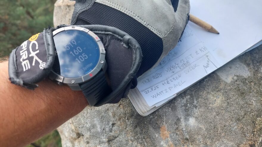 POLAR GRIT X2 PRO při přechodu nejdelšího skalního hřebene v Česku