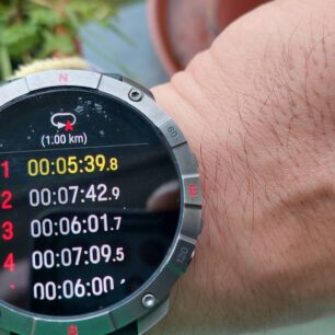 Přehled úseků při běhu - POLAR GRIT X2 PRO