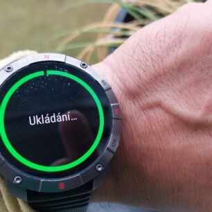 Ukládání je rychlé - První infopanel při aktivitě BĚH - POLAR GRIT X2 PRO