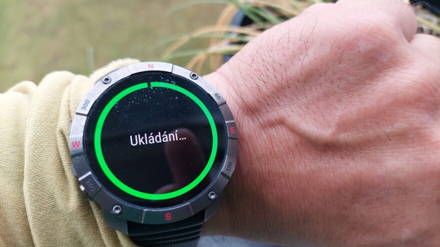 Ukládání je rychlé - První infopanel při aktivitě BĚH - POLAR GRIT X2 PRO