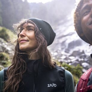 Čepice Hejma kombinuje merino s bambusem