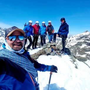 Bunda má dostatečně dlouhé rukávy, takže si klidně uděláte skvělé selfie - HIGH POINT RADICAL 4.0