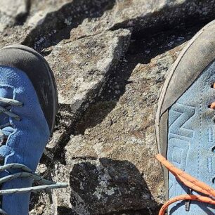 Špičky bot MERU1 (vlevo) a MERU, u druhé generace je lépe vyřešen nárt a špička boty s menším počtem švů