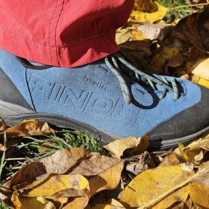 Detail svršku MERU1 s vysoce nepromokavou a zároveň prodyšnou membránou Sympatex® a špičkou a patou zesílenou proti oděru a vodě