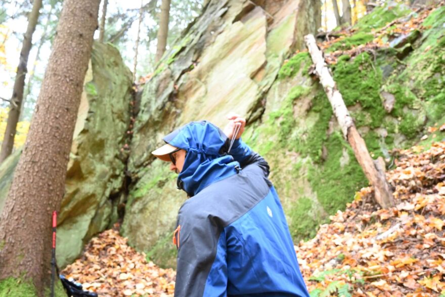 Kapuci lze perfektně přizpůsobit na čepici nebo na helmu - HIGH POINT RADICAL 4.0