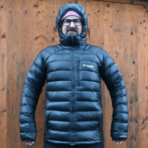 Komplexní zatepleni včetně dostatečně dlouhých rukávů - COLUMBIA MEN'S ARCTIC CREST™ DOWN HOODED JACKET