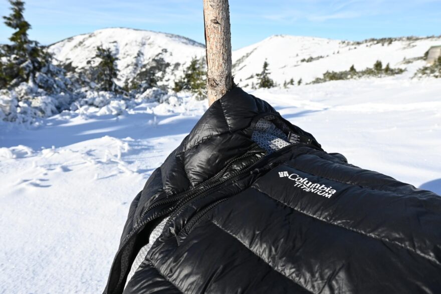 O izolaci se stará certifikované peří s plnivostí 700 cuin