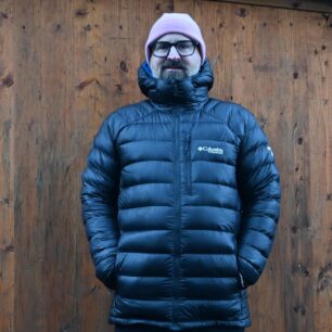 Péřovka COLUMBIA MEN'S ARCTIC CREST™ DOWN HOODED JACKET - čelní pohled